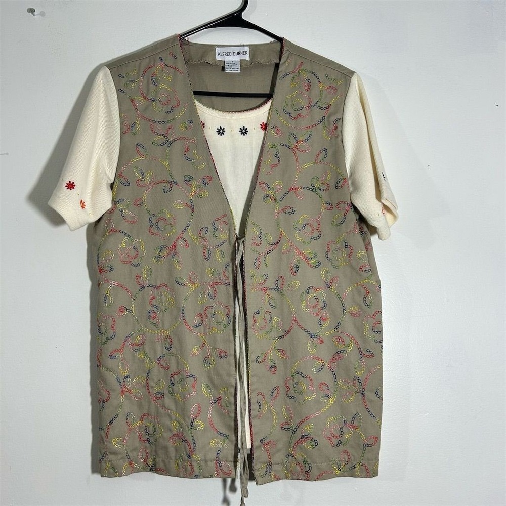 Alfred Dunner Women'Small  Small  Beige Floral Embroidered Vest & Tee  Vintage‎